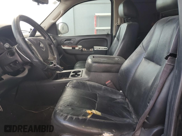 2013 Chevrolet Suburban LT with VIN 1GNSCJE00DR300449, listed as a Copart auction lot 55134455 with 301,552 mi miles and Salvage title. Bid and sale history available at DreamBid. Image 7.