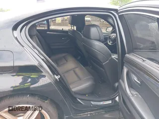 2013 BMW 5 Series 550i xDrive z VIN WBAFU9C51DDY72239, wystawiony jako IAAI lot #42323893 z przebiegiem 153 305 mil mil oraz . Historia ofert i sprzedaży dostępna na DreamBid. Obrazek 8.