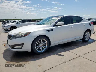 2013 Kia Optima EX z VIN 5XXGN4A77DG182352, wystawiony jako Copart lot #54130995 z przebiegiem 174 866 mil mil oraz Czysty tytuł • Clean title. Historia ofert i sprzedaży dostępna na DreamBid. Obrazek 1.