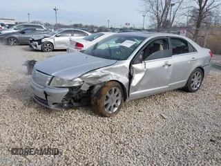 2009 Lincoln MKZ z VIN 3LNHM28T49R605620, wystawiony jako IAAI lot #41529528 z przebiegiem 208 321 mil mil oraz . Historia ofert i sprzedaży dostępna na DreamBid. Obrazek 2.