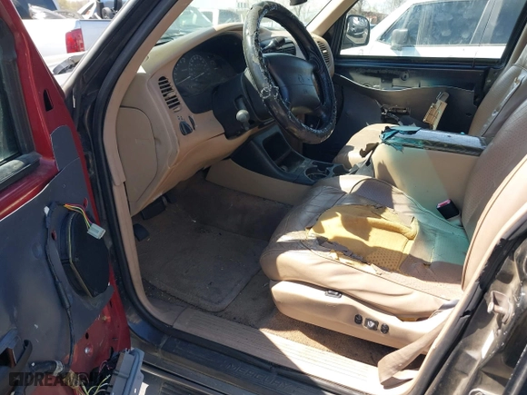 1998 Mercury Mountaineer with VIN 4M2ZU55P4WUJ27313, listed as a IAAI auction lot 41824204 with 207,626 mi miles. Bid and sale history available at carsss.com. Image 5.