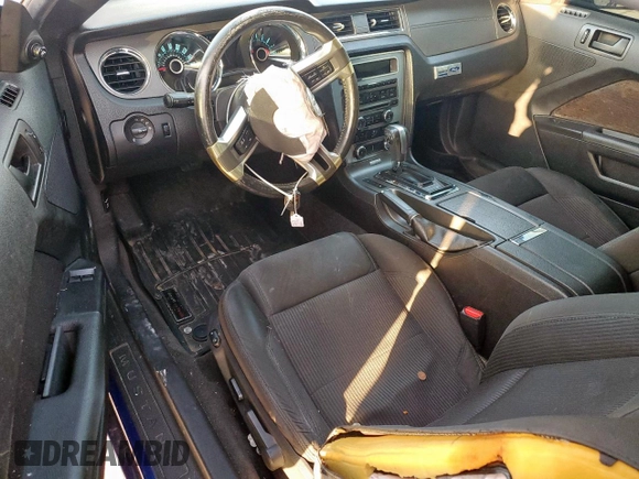 2013 Ford Mustang V6 with VIN 1ZVBP8AM1D5256853, listed as a Copart auction lot 65688035 with 142,838 mi miles and Clean title. Bid and sale history available at DreamBid. Image 8.