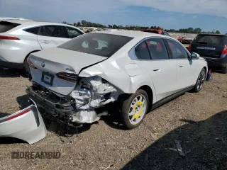 2024 BMW 5 Series 530i xDrive с VIN WBA53FJ00RCP20115, выставлен на аукционе Copart как лот 71083904 с пробегом 2 043 миль миль и Списание • Salvage title. История ставок и продаж доступна на DreamBid. Изображение 3.