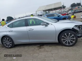 2019 Lexus ES 350 z VIN 58ABZ1B16KU046927, wystawiony jako IAAI lot #42440380 z przebiegiem 22 195 mil mil oraz . Historia ofert i sprzedaży dostępna na DreamBid. Obrazek 14.