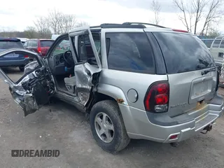 2005 Chevrolet TrailBlazer LT with VIN 1GNDT13S552190909, listed as a IAAI auction lot 42081094 with 117,897 mi miles and . Bid and sale history available at DreamBid. Image 3.