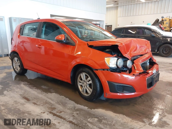2012 Chevrolet Sonic LT z VIN 1G1JD6SB1C4230890, wystawiony jako IAAI lot #41265634 z przebiegiem 161 886 mil mil oraz . Historia ofert i sprzedaży dostępna na DreamBid. Obrazek 1.