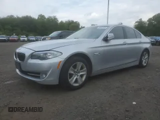 2013 BMW 5 Series 528i xDrive z VIN WBAXH5C54DD115031, wystawiony jako Copart lot #59045935 z przebiegiem 183 658 mil mil oraz Tytuł czysty. Historia ofert i sprzedaży dostępna na DreamBid. Obrazek 1.