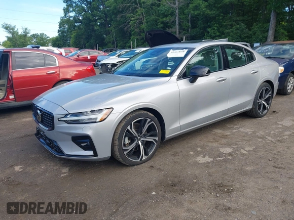 2024 Volvo S60 Core Dark Theme with VIN 7JRL12TK0RG294377, listed as a IAAI auction lot 42337658 with 32,034 mi miles and . Bid and sale history available at DreamBid. Image 17.