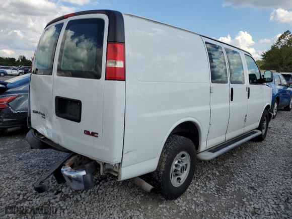2014 GMC Savana Cargo Van with VIN 1GTW7FCA8E1912289, listed as a Copart auction lot 73040424 with 95,815 mi miles and Salvage Title. Bid and sale history available at carsss.com. Image 3.