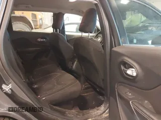 2016 Jeep Cherokee Latitude z VIN 1C4PJMCB3GW187502, wystawiony jako IAAI lot #42048898 z przebiegiem 151 450 mil mil oraz . Historia ofert i sprzedaży dostępna na DreamBid. Obrazek 8.