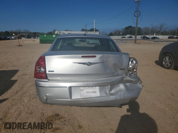 2009 Chrysler 300 z VIN 2C3KK53V09H568544, wystawiony jako Copart lot #47015735 z przebiegiem 126 245 mil mil oraz Szkoda całkowita • Salvage title. Historia ofert i sprzedaży dostępna na DreamBid. Obrazek 6.