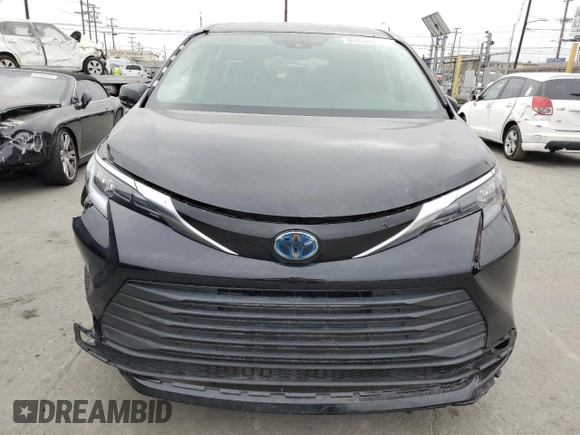 2021 Toyota Sienna LE z VIN 5TDKRKECXMS056186, wystawiony jako Copart lot #60854425 z przebiegiem 30 580 mil mil oraz Szkoda całkowita • Salvage title. Historia ofert i sprzedaży dostępna na DreamBid. Obrazek 5.