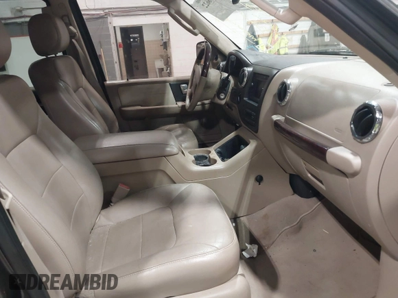 2005 Ford Expedition Limited with VIN 1FMFU20575LA66312, listed as a IAAI auction lot 41738622 with 186,212 mi miles. Bid and sale history available at carsss.com. Image 5.