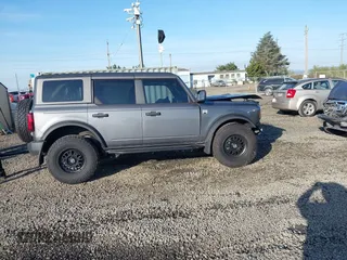 2024 Ford Bronco Big Bend z VIN 1FMDE7BH7RLB48202, wystawiony jako IAAI lot #41947901 z przebiegiem 1 704 mil mil oraz . Historia ofert i sprzedaży dostępna na DreamBid. Obrazek 14.