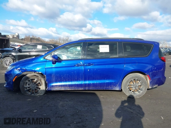 2020 Chrysler Pacifica Launch Edition z VIN 2C4RC3BG9LR252124, wystawiony jako IAAI lot #41689415 z przebiegiem 53 455 mil mil oraz . Historia ofert i sprzedaży dostępna na DreamBid. Obrazek 14.
