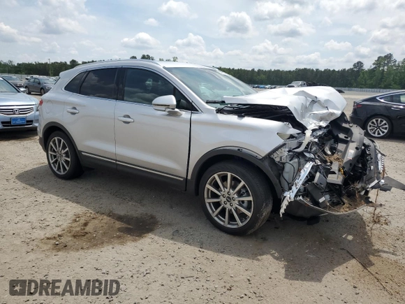 2019 Lincoln MKC Reserve with VIN 5LMCJ3C93KUL12114, listed as a Copart auction lot 54557665 with 7,633 mi miles and Salvage title. Bid and sale history available at DreamBid. Image 4.
