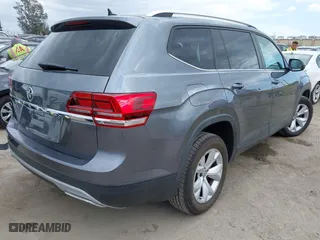 2018 Volkswagen Atlas 3.6L V6 SE with VIN 1V2LR2CA4JC560878, listed as a IAAI auction lot 42064189 with 142,834 mi miles. Bid and sale history available at carsss.com. Image 4.