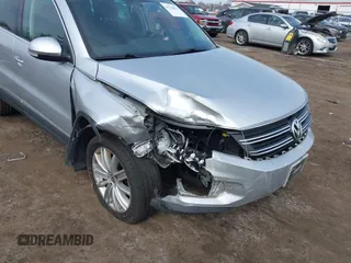 2012 Volkswagen Tiguan S z VIN WVGBV7AX9CW571627, wystawiony jako IAAI lot #41710871 z przebiegiem 157 998 mil mil oraz . Historia ofert i sprzedaży dostępna na DreamBid. Obrazek 6.