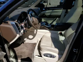 2011 Porsche Cayenne с VIN WP1AA2A25BLA10410, выставлен на аукционе Copart как лот 67706594 с пробегом 41 318 миль миль и Списание • Salvage title. История ставок и продаж доступна на DreamBid. Изображение 7.