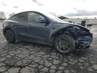 2024 Tesla Model Y Long Range z VIN 7SAYGAEE1RF107617, wystawiony jako Copart lot #48224405 z przebiegiem 10 637 mil mil oraz Szkoda całkowita • Salvage title. Historia ofert i sprzedaży dostępna na DreamBid. Obrazek 4.