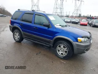 2005 Ford Escape XLT with VIN 1FMYU931X5KA28279, listed as a IAAI auction lot 41861060 with 173,999 mi miles. Bid and sale history available at carsss.com. Image 1.