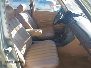 1981 Mercedes-Benz 300 with VIN WDBAB93A4BN004161, listed as a IAAI auction lot 41290568 with 18,887 mi miles and . Bid and sale history available at DreamBid. Image 5.