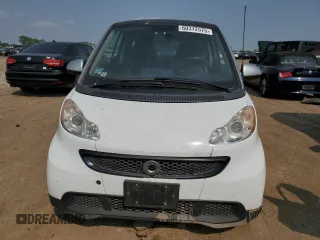 2014 Smart fortwo Pure with VIN WMEEJ3BA6EK781775, listed as a Copart auction lot 60372575 with 33,300 mi miles and Clean title. Bid and sale history available at DreamBid. Image 5.