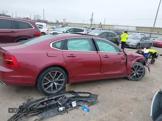 2018 Volvo S90 Momentum z VIN LVY982MK6JP034663, wystawiony jako IAAI lot #41555753 z przebiegiem 112 258 mil mil oraz . Historia ofert i sprzedaży dostępna na DreamBid. Obrazek 13.