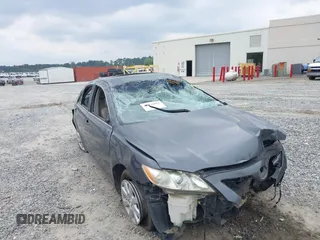 2009 Toyota Camry LE z VIN 4T1BK46KX9U594987, wystawiony jako IAAI lot #42039029 z przebiegiem 156 812 mil mil oraz . Historia ofert i sprzedaży dostępna na DreamBid. Obrazek 6.