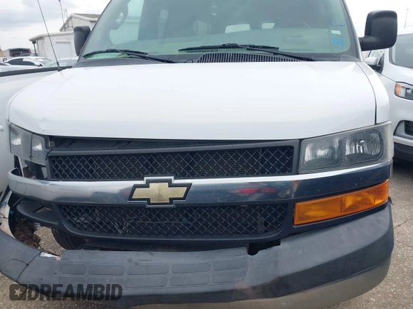 2019 Chevrolet Express Passenger LT z VIN 1GAZGPFG3K1364936, wystawiony jako IAAI lot #42137561 z przebiegiem 33 624 mil mil oraz . Historia ofert i sprzedaży dostępna na DreamBid. Obrazek 12.