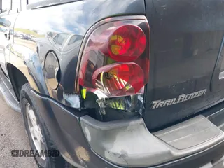 2004 Chevrolet TrailBlazer LT with VIN 1GNDT13S742129740, listed as a IAAI auction lot 41855217 with 205,496 mi miles. Bid and sale history available at carsss.com. Image 6.