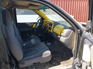 1998 Dodge Dakota SLT z VIN 1B7FL26X5WS635679, wystawiony jako IAAI lot #41688137 z przebiegiem 269 908 mil mil oraz . Historia ofert i sprzedaży dostępna na DreamBid. Obrazek 5.