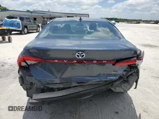 2021 Toyota Avalon Hybrid XLE z VIN 4T1AA1AB8MU007487, wystawiony jako Copart lot #57241445 z przebiegiem 63 154 mil mil oraz Nie do naprawy • Non repairable. Historia ofert i sprzedaży dostępna na DreamBid. Obrazek 6.