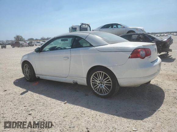 2011 Volkswagen Eos Komfort with VIN WVWBW7AH7BV002564, listed as a Copart auction lot 48761785 with 100,512 mi miles and Clean Title. Bid and sale history available at DreamBid. Image 2.