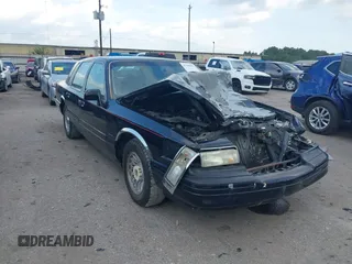 1997 Lincoln Town Car Executive с VIN 1LNLM81W5VY660428, выставлен на аукционе IAAI как лот 42440999 с пробегом 160 298 миль миль и . История ставок и продаж доступна на DreamBid. Изображение 1.