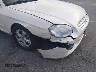 2000 Hyundai Sonata with VIN KMHWF25S3YA327184, listed as a IAAI auction lot 41771540 with 84,783 mi miles. Bid and sale history available at carsss.com. Image 6.