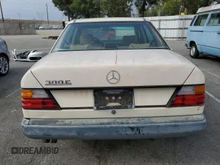 1988 Mercedes-Benz 300 E z VIN WDBEA30D4JA640293, wystawiony jako Copart lot #50998785 z przebiegiem 179 471 mil mil oraz Czysty tytuł • Clean title. Historia ofert i sprzedaży dostępna na DreamBid. Obrazek 6.