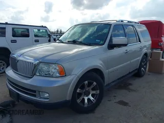 2005 Lincoln Navigator Luxury with VIN 5LMFU275X5LJ13111, listed as a IAAI auction lot 41498197 with Not Provided miles. Bid and sale history available at carsss.com. Image 2.