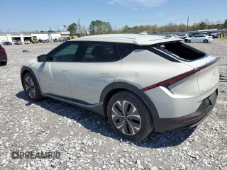 2024 Kia EV6 Light Long Range z VIN KNDC34LAXR5218298, wystawiony jako Copart lot #50439705 z przebiegiem 8 036 mil mil oraz Szkoda całkowita • Salvage title. Historia ofert i sprzedaży dostępna na DreamBid. Obrazek 2.