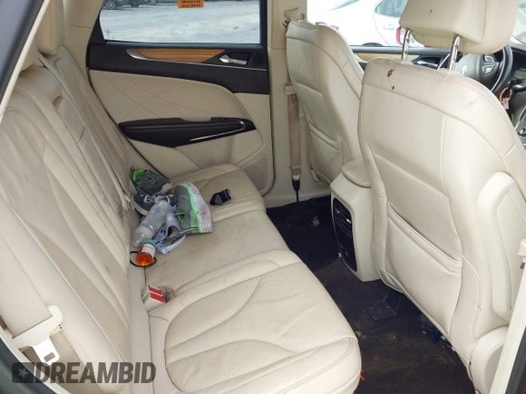 2015 Lincoln MKC z VIN 5LMCJ1A95FUJ08766, wystawiony jako IAAI lot #42105062 z przebiegiem 146 398 mil mil oraz . Historia ofert i sprzedaży dostępna na DreamBid. Obrazek 8.