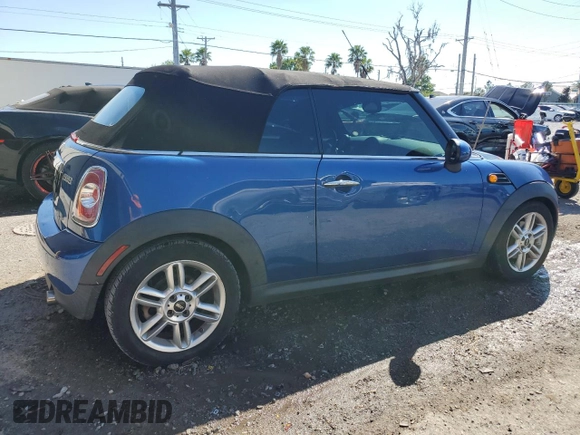 2014 MINI Convertible z VIN WMWZN3C58ET861186, wystawiony jako Copart lot #50585755 z przebiegiem 81 459 mil mil oraz Szkoda całkowita • Salvage title. Historia ofert i sprzedaży dostępna na DreamBid. Obrazek 3.