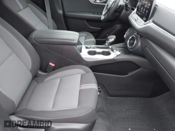 2024 Chevrolet Blazer LT z VIN 3GNKBCR4XRS162094, wystawiony jako IAAI lot #42007044 z przebiegiem 23 421 mil mil oraz . Historia ofert i sprzedaży dostępna na DreamBid. Obrazek 5.