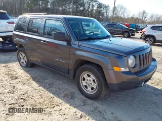 2016 Jeep Patriot Sport z VIN 1C4NJPBA0GD525550, wystawiony jako IAAI lot #41685524 z przebiegiem 82 630 mil mil oraz . Historia ofert i sprzedaży dostępna na DreamBid. Obrazek 1.