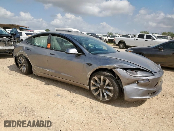2025 Tesla Model 3 Long Range z VIN 5YJ3E1EA0SF878134, wystawiony jako Copart lot #59854975 z przebiegiem Nie podano mil oraz Szkoda całkowita • Salvage title. Historia ofert i sprzedaży dostępna na DreamBid. Obrazek 4.