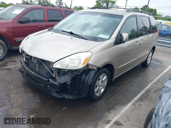 2004 Toyota Sienna XLE with VIN 5TDZA22CX4S205206, listed as a IAAI auction lot 42007779 with 173,794 mi miles. Bid and sale history available at carsss.com. Image 18.