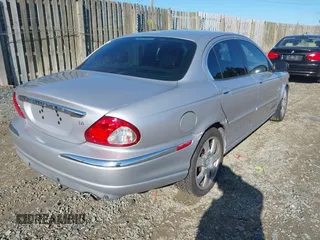 2004 Jaguar X-Type with VIN SAJEA51C94WD62540, listed as a IAAI auction lot 41864020 with 85,713 mi miles. Bid and sale history available at carsss.com. Image 4.