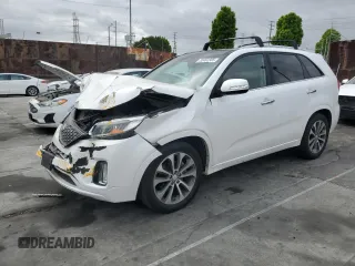 2015 Kia Sorento SX z VIN 5XYKW4A71FG625682, wystawiony jako Copart lot #55462305 z przebiegiem 98 206 mil mil oraz Szkoda całkowita • Salvage title. Historia ofert i sprzedaży dostępna na DreamBid. Obrazek 1.