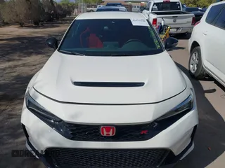 2025 Honda Civic Type R z VIN JHMFL5G4XSX002063, wystawiony jako IAAI lot #41979140 z przebiegiem 3 926 mil mil oraz . Historia ofert i sprzedaży dostępna na DreamBid. Obrazek 12.