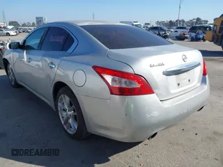 2011 Nissan Maxima SV z VIN 1N4AA5AP6BC828992, wystawiony jako IAAI lot #41681824 z przebiegiem 164 162 mil mil oraz . Historia ofert i sprzedaży dostępna na DreamBid. Obrazek 3.
