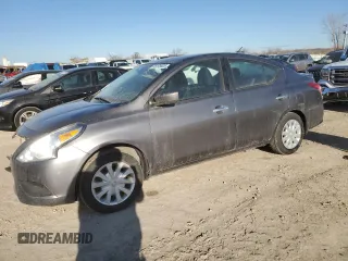 2016 Nissan Versa S z VIN 3N1CN7AP5GL869356, wystawiony jako Copart lot #48199605 z przebiegiem 87 875 mil mil oraz Szkoda całkowita • Salvage title. Historia ofert i sprzedaży dostępna na DreamBid. Obrazek 1.